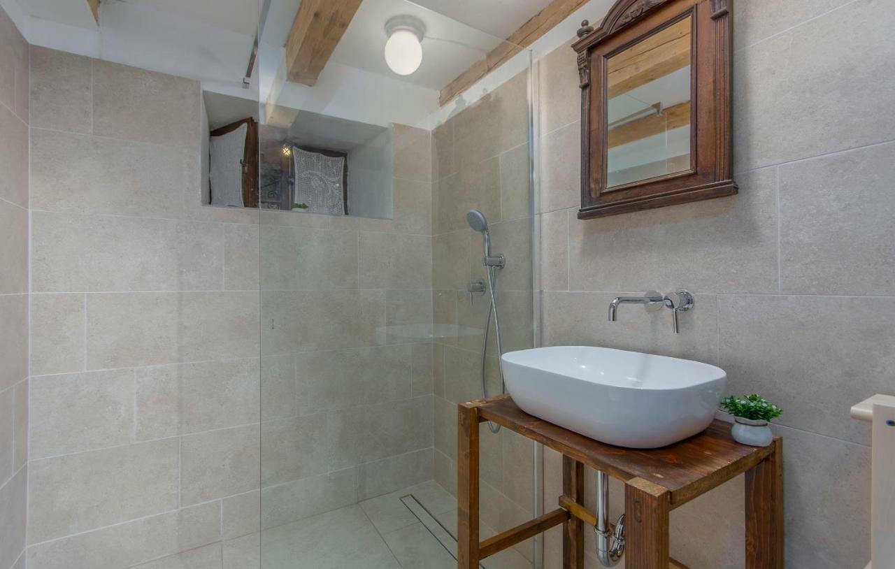 Apartment Kuharic Groznjan Luaran gambar
